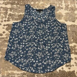 Women’s Banana Republic floral print sleeveless blouse